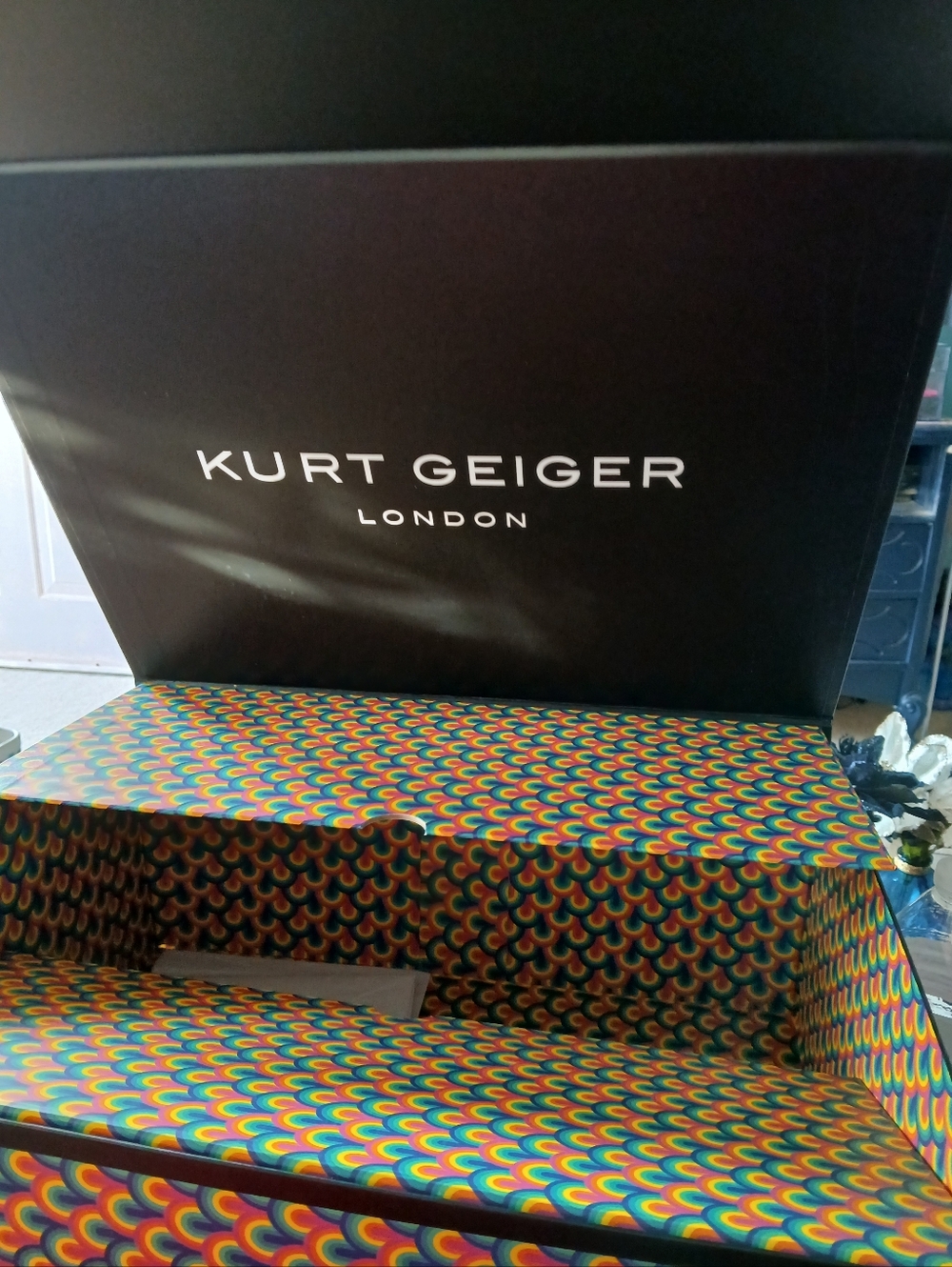 Gorgeous Kurt Geiger XXL Kensington Shoulder Bag - Picture 4 of 5